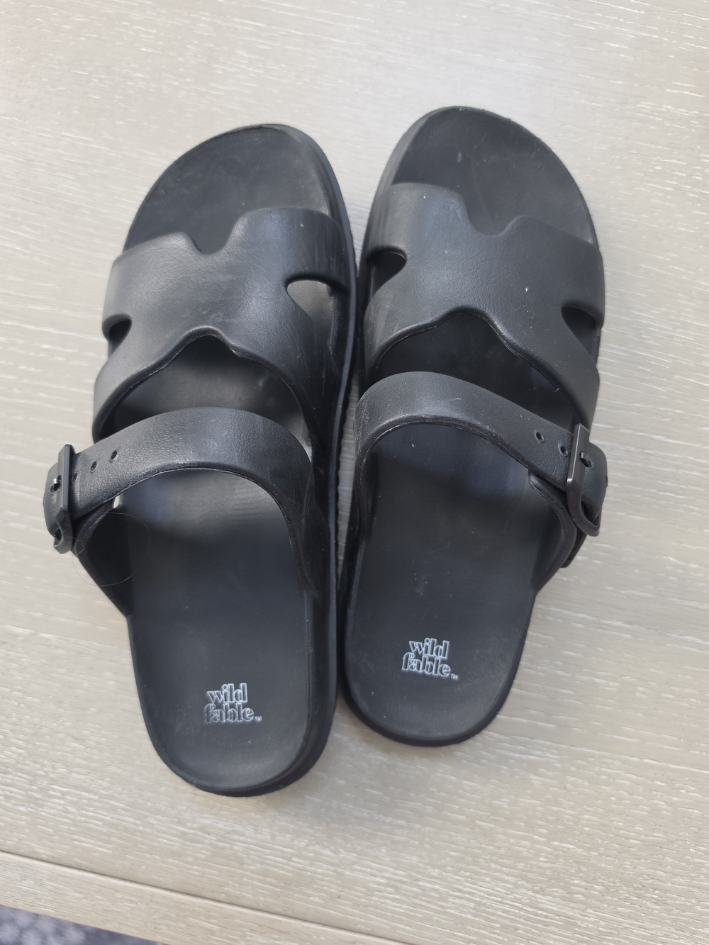 Wild Fable Black Men’s Slide Sandals with Adjustable Strap
